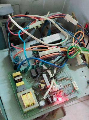 空調(diào)維修實(shí)例,柜機(jī)空調(diào)不開機(jī)和外機(jī)風(fēng)扇轉(zhuǎn)壓縮機(jī)不轉(zhuǎn)維修實(shí)例